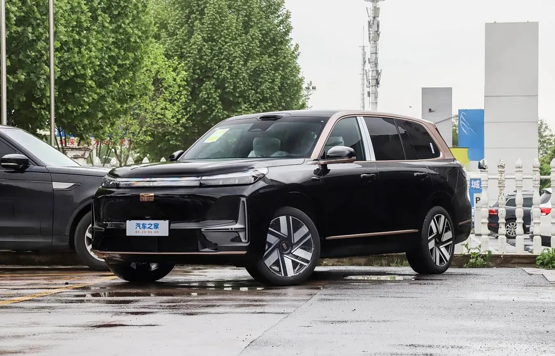 Geely Galaxy M9 Black Gold: 870 л.с. и подарок-легенда