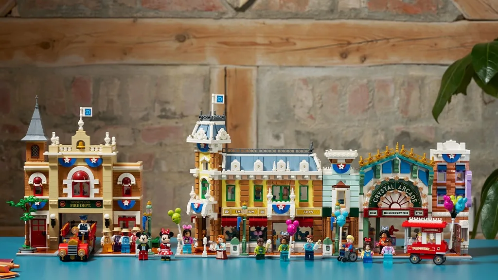 LEGO Disney Main Street — набор, который строят всей семьёй