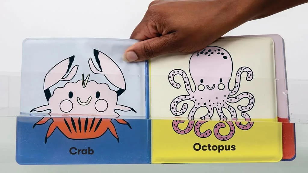 Mudpuppy выпустила книги для ванны — магия появляется при намокании