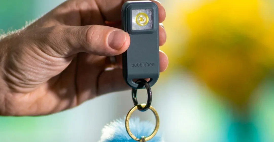 Pebblebee Halo: трекер и тревожная кнопка — подарок путешественнику