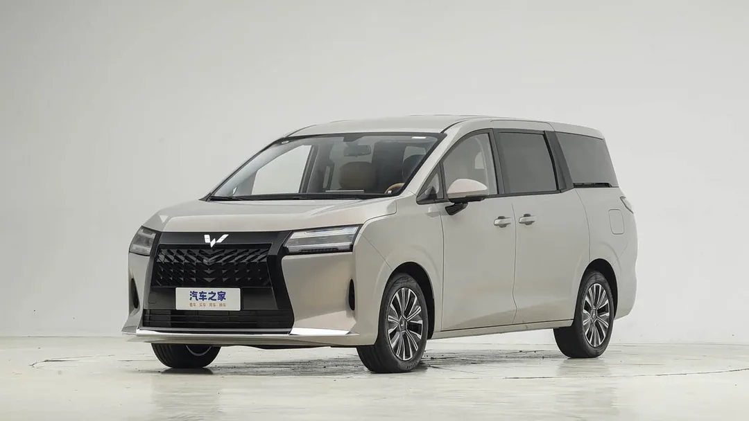 Wuling Xingguang 730: 7-местный гибрид за 1,25 млн ₽
